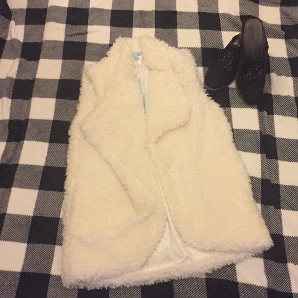 ❄️NWT She + Sky Boutique Find Soft Comfy Vest❄️